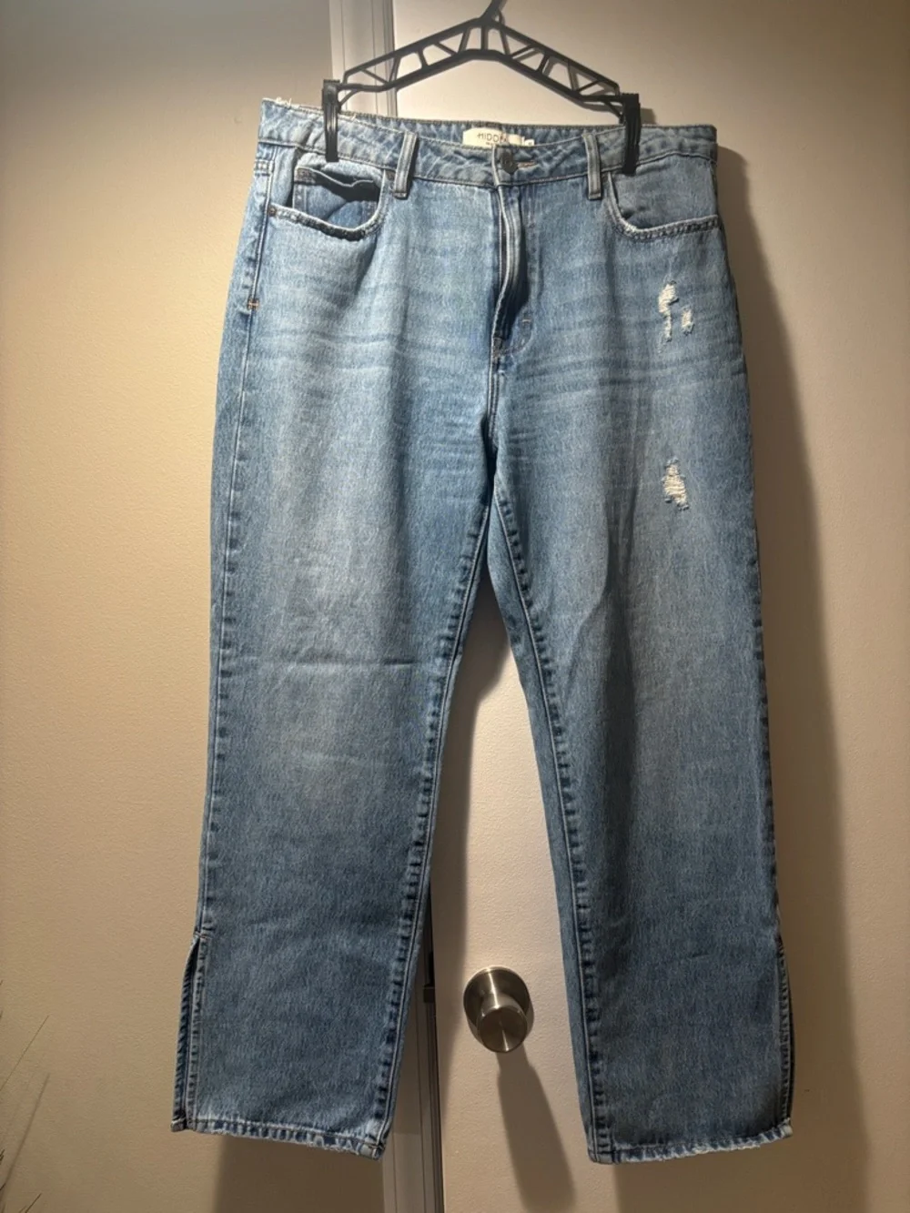 EUC Hidden straight leg Jeans with a slit at the hem size 31